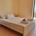 公寓 Lefktro 3 *